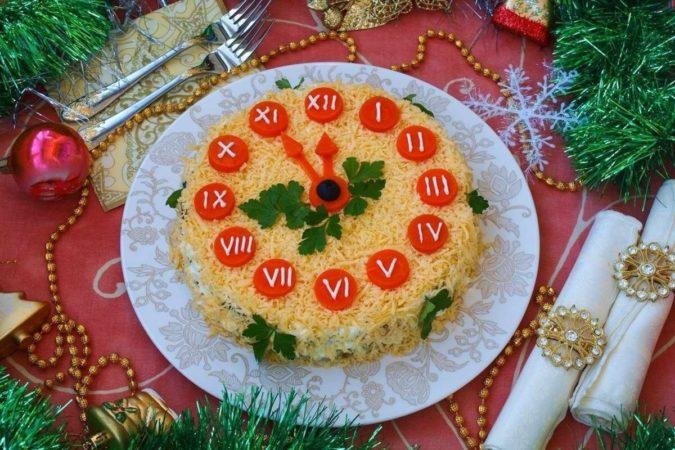 новогодний стол, салат часы