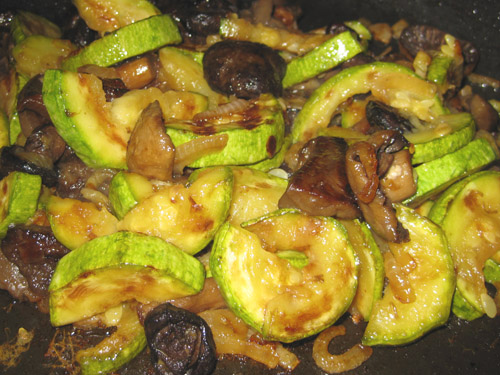 Кабачки жареные с грибами