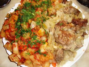 Шашлык с наивкуснейшей картошечкой, приготовленные в духовке
