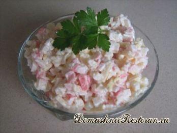Салат-коктейль с крабовыми палочками