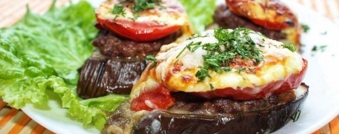 Баклажаны с помидором и сыром