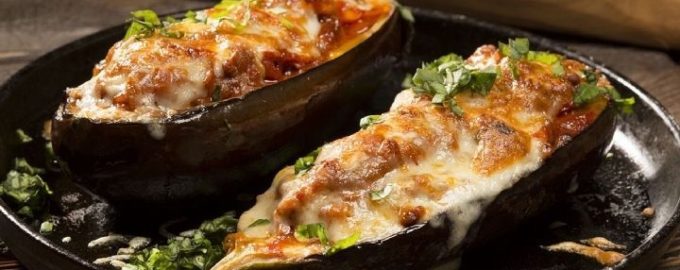 Запечённые баклажаны с начинкой