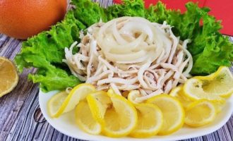 кальмары на тарелке